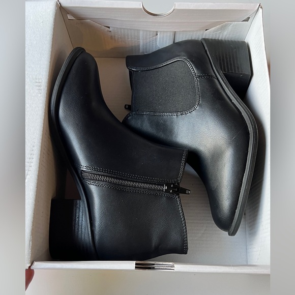 Sugar Belekoy Black Ankle Boots for Girls Size 4 Never Worn in Original Box. - Picture 5 of 11